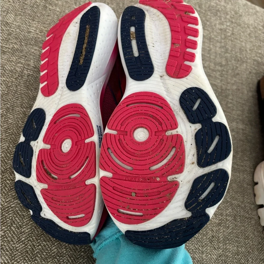 Brooks Glycerin Running Shoes with Breathable Mesh - Picture 2 of 3